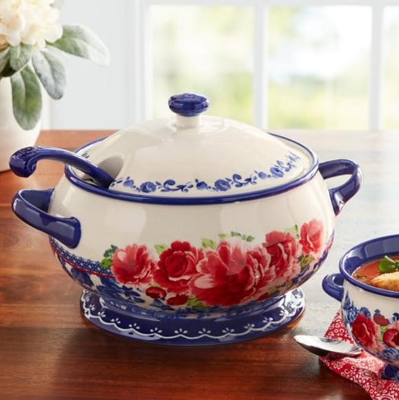 ❤️ New Pioneer Woman Frontier Rose Cobalt Soup Tureen with Ladle - Picture 1 of 6